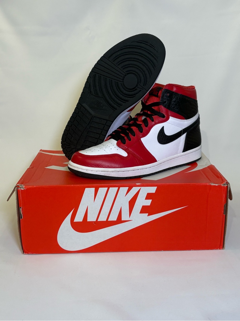 Air Jordan 1 Retro High Chicago ‘Satin Snake’ Wmns 9